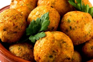 BOLINHO DE BACALHAU